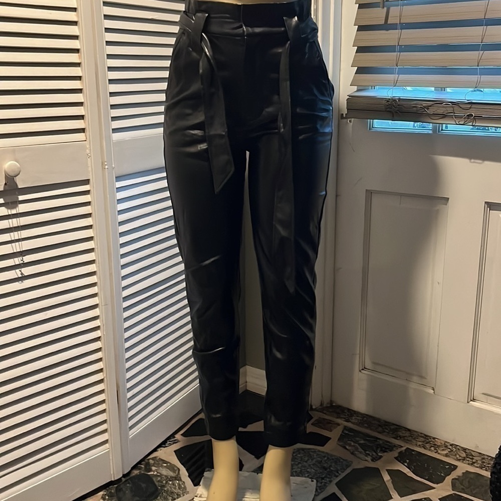 Express- Super High Waisted Faux Leather Ankle Pants size- 0/R - Picture 3 of 13